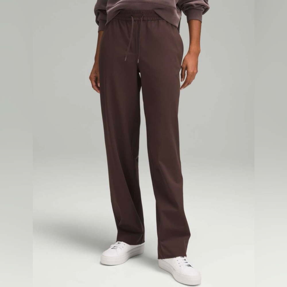 Straight Leg Mid Rise Pant Luxtreme - size S